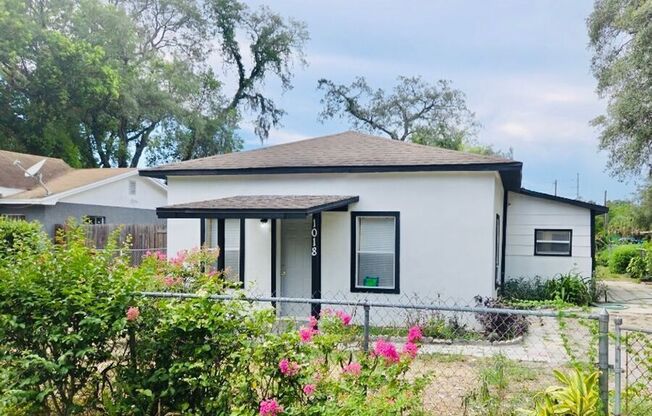 1018 E HOLLAND AVE