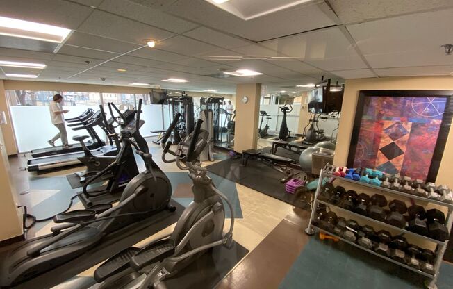 2 beds, 2 baths, $1,600