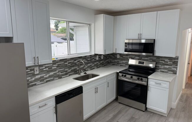 Charming 4-Bed Home with Bonus Room in Tampa! Landscaping/Utilities Included. Available Now!!