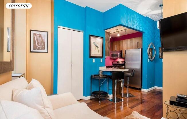 Studio, 1 bath, 370 sqft, $2,995, Unit 906