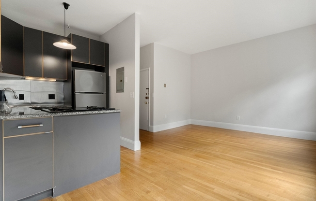 182 W BROOKLINE ST