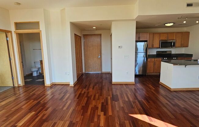 1 bed, 1 bath, 729 sqft, $1,800, Unit 411