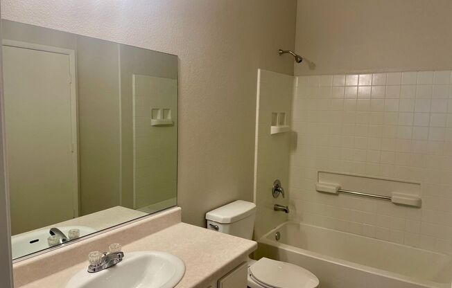 3 beds, 2 baths, $1,695, Unit # 1008