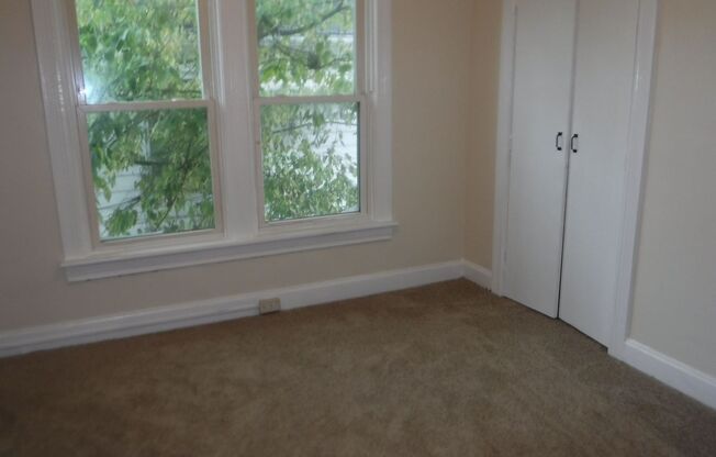 2 beds, 1 bath, $1,300