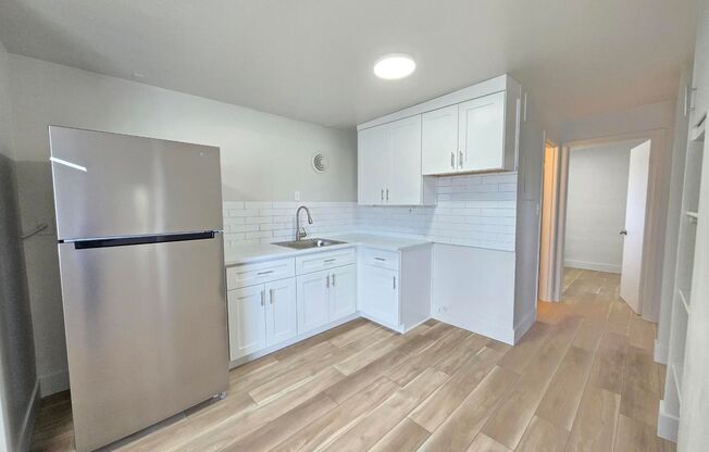 UP TO 1 MONTH FREE! Remodeled 3 bedroom!!