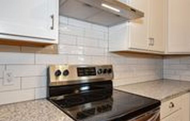 2 beds, 2 baths, 1,047 sqft, $2,975, Unit 401