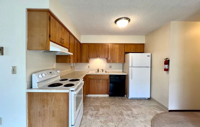 2 beds, 1 bath, 800 sqft, $1,095, Unit #4