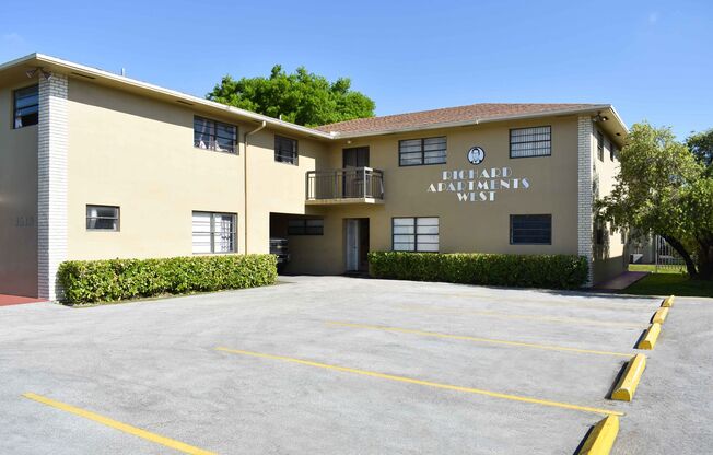 For Rent - 1/1 for $1,700 apartment in Hialeah