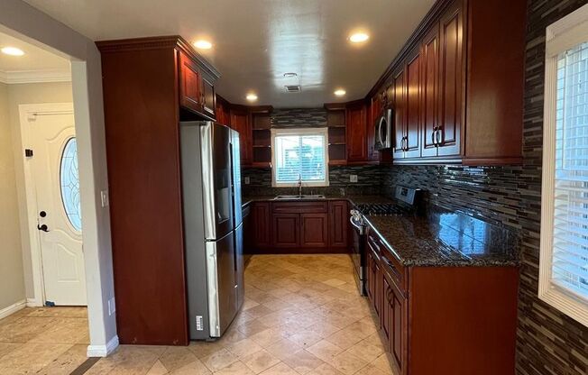 4BD 2BR, Separate Backyard