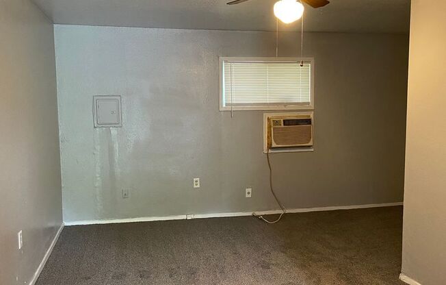 1 bed, 1 bath, 300 sqft, $650, Unit 11B