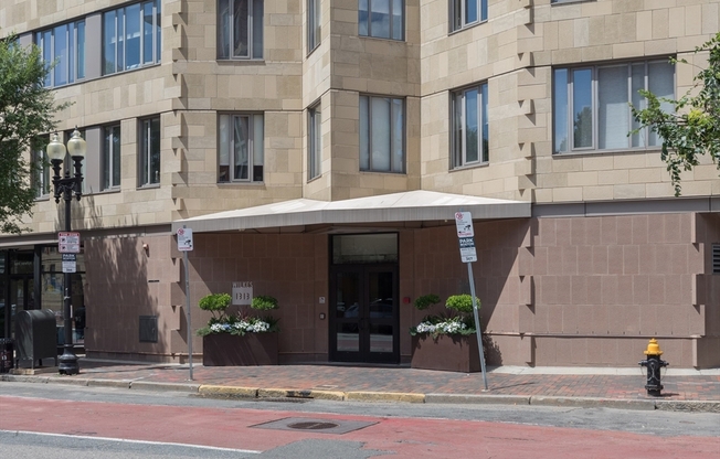 1 bed, 1 bath, 829 sqft, $4,300, Unit 210