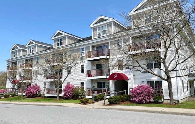 2 beds, 1 bath, 927 sqft, $1,800, Unit 425