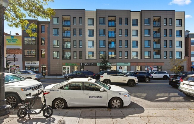 1 bed, 1 bath, 700 sqft, $3,300, Unit 411
