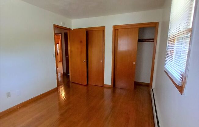 2 beds, 1 bath, 903 sqft, $1,290, Unit D-1