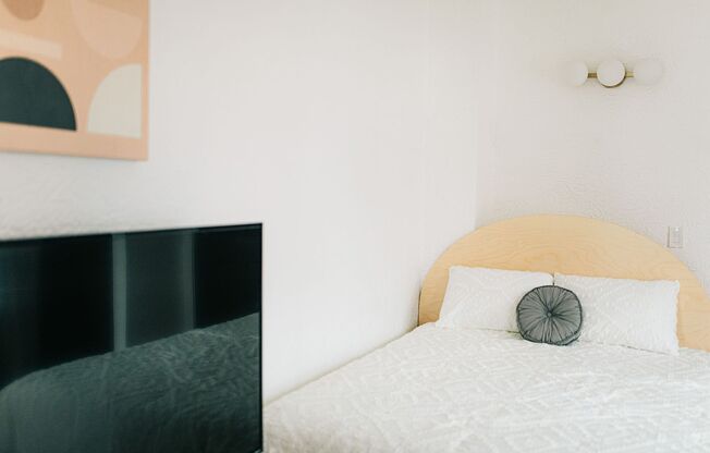 Studio, 1 bath, 300 sqft, $2,569, Unit Lakeview studio #1 with private patio on bike path, near downtown. .