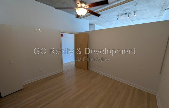 2 beds, 1 bath, 900 sqft, $2,900, Unit 2906