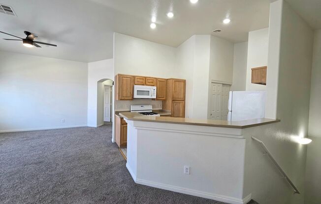 Beautiful 2 Bedroom Townhouse in Arlington Ranch