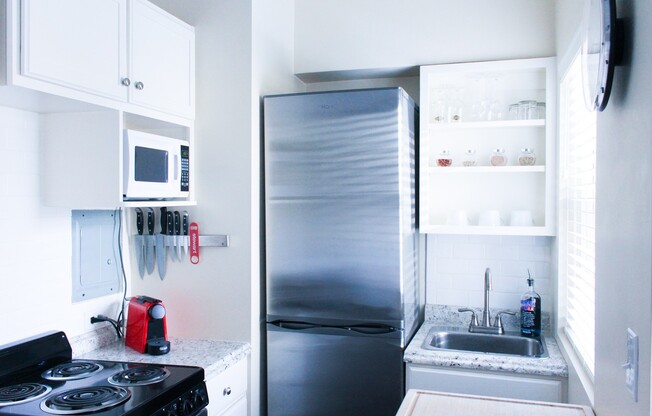 Studio, 1 bath, 425 sqft, $875, Unit 604