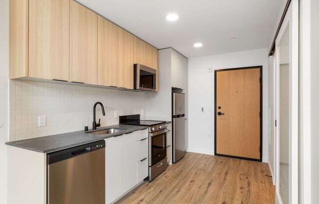 Studio, 1 bath, 304 sqft, $1,311, Unit 302