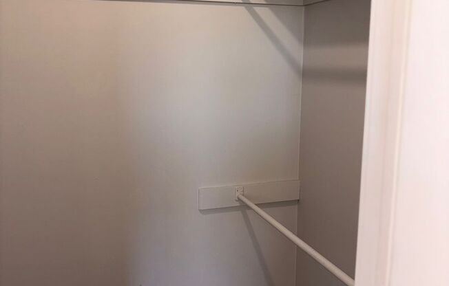 2 beds, 1 bath, 830 sqft, $1,295, Unit 71
