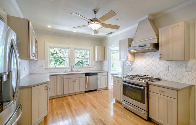 Mid Town 2 Bedroom 2 Bathroom 1260 Sqft. Bungalow for Lease