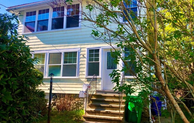 35 UNDERWOOD AVE