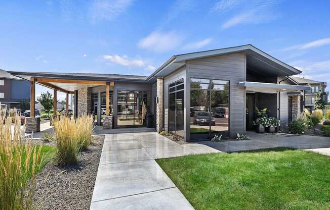 SPACIOUS FLOOR PLANS DESIGNED FOR LIVING, THOUGHTFULLY CONSTRUCTED AMENITIES, AND A CONVENIENT LOCATION ALL IN ONE