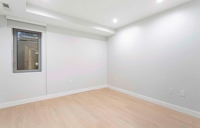 1 bed, 1 bath, 636 sqft, $2,425, Unit T-03