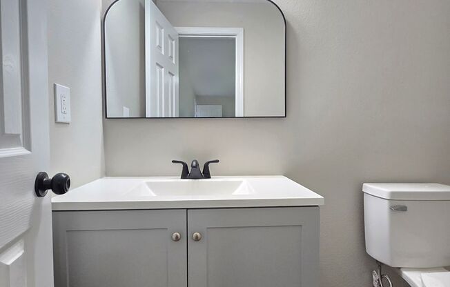 Modern 1-Bedroom 1-bathroom ADU guest house with Private Yard – Brand New