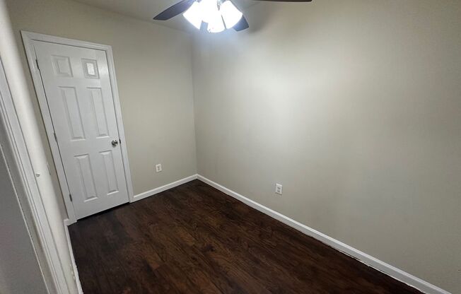 3 beds, 1 bath, $1,220