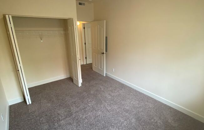 2 beds, 2 baths, 1,200 sqft, $1,550, Unit 6850 Spurwing #106