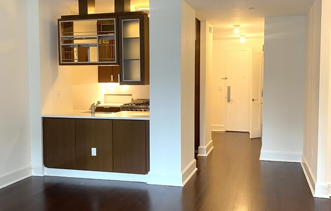 1 bed, 1 bath, 866 sqft, $6,175, Unit 716