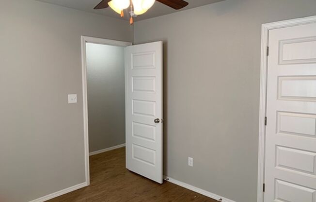 3 beds, 2.5 baths, $1,250, Unit Apartment C