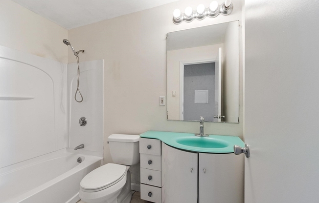 2 beds, 2 baths, 978 sqft, $2,900, Unit 5