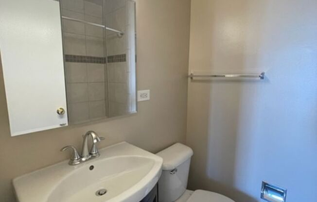 1 bed, 1 bath, 698 sqft, $1,450, Unit 601