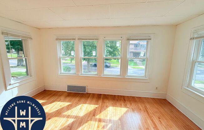 1607 N 52 ST