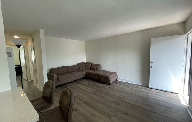 2 beds, 1 bath, $2,900