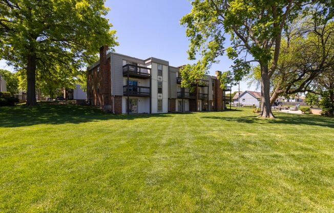 1 bed, 1 bath, 870 sqft, $945, Unit 7071 Unit #225