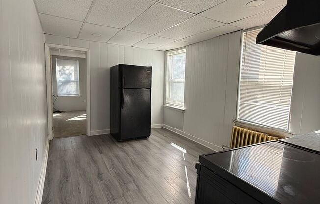 2 beds, 1 bath, $1,200, Unit #2