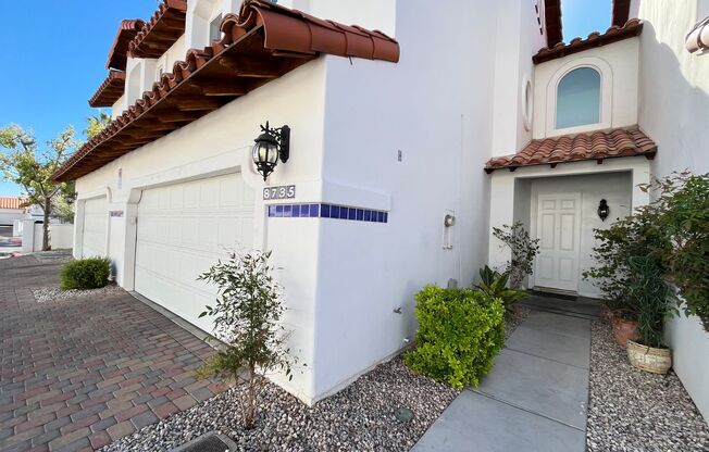 Townhouse 3 Bedrooms 2.5 Bathrooms in Gated Community!