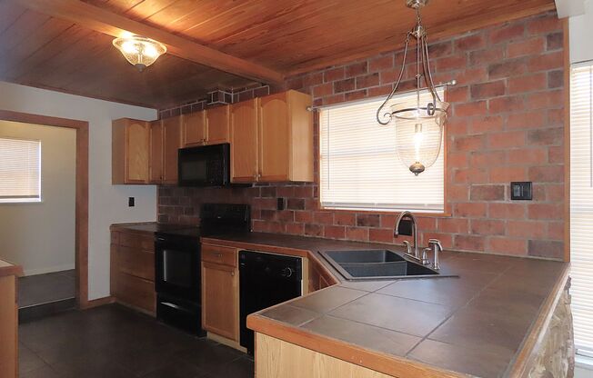 3 beds, 2 baths, $1,600