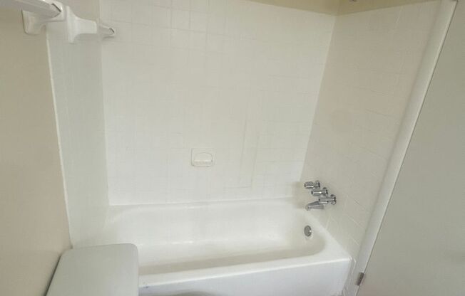 2 beds, 1.5 baths, 1,050 sqft, $1,930, Unit 3347 #104