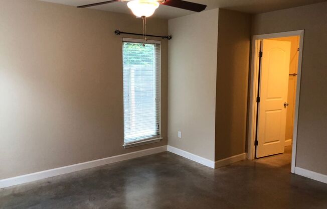 2 beds, 2 baths, $2,700, Unit B