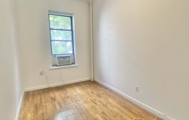 2 beds, 1 bath, $3,350, Unit 18