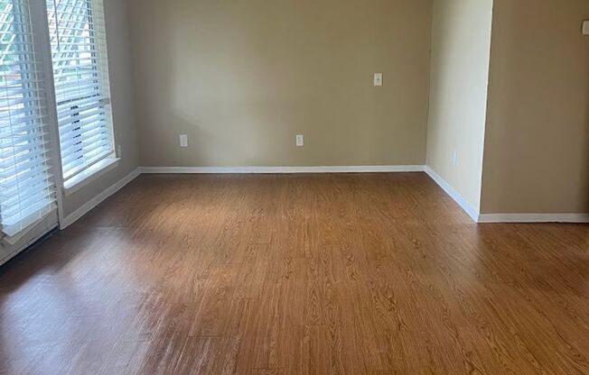 Studio, 1 bath, 500 sqft, $1,400, Unit 117