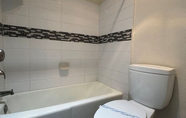 1 bed, 1 bath, 665 sqft, $2,125, Unit 13