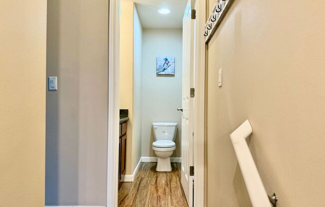 Beautiful 2 bed, 2.5 bath townhome located in Mountlake Terrance $2800/mo.