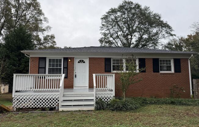 Cute Ranch Home in Pineville!