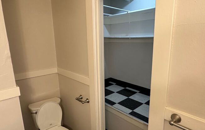 Studio, 1 bath, 330 sqft, $975, Unit 45