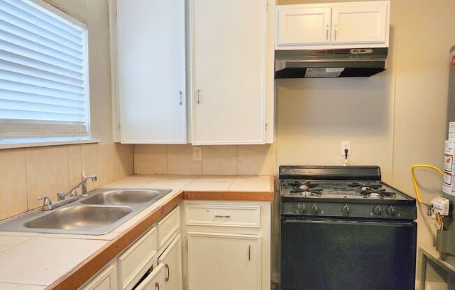 2 beds, 1 bath, $725